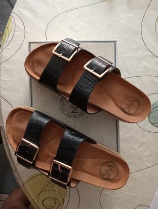 Sandalias planas negras