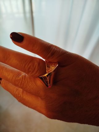 Anello color oro | Gioiello elegante