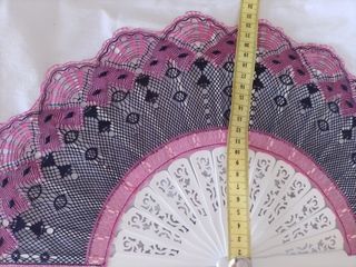 Abanico bolillos negro y rosa
