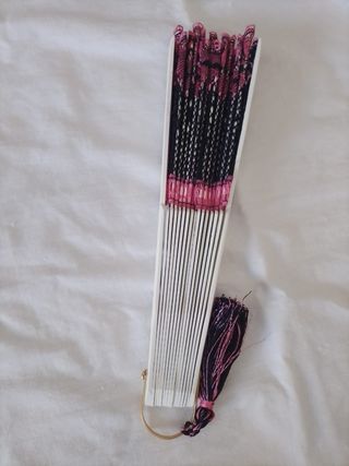 Abanico bolillos negro y rosa