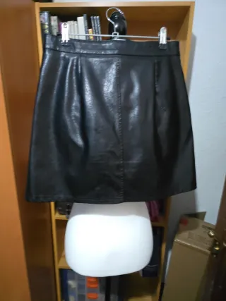 Minifalda negra piel sintética