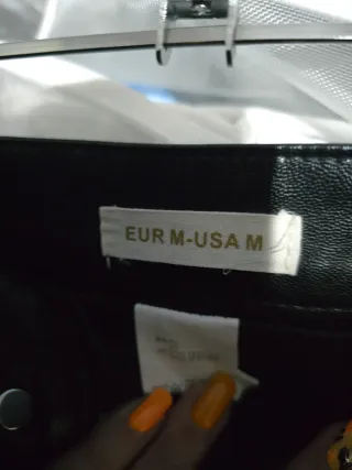 Minifalda negra piel sintética