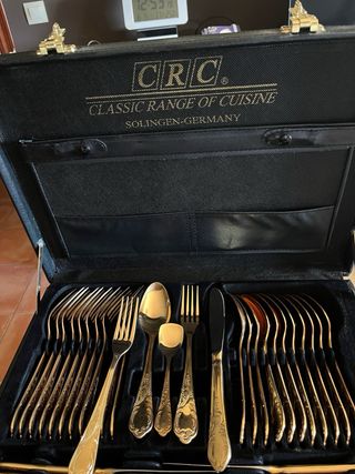 Cuberteria de Lujo dorada y plateada CRC 70 piezas