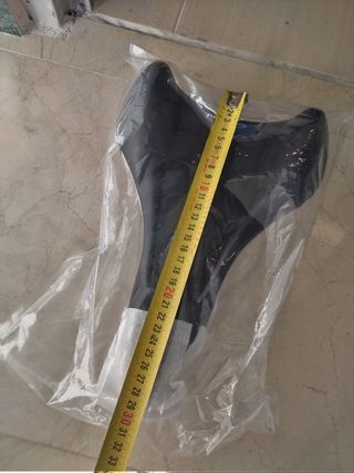 Patinete 3 ruedas, color negro vino en el ColaCao