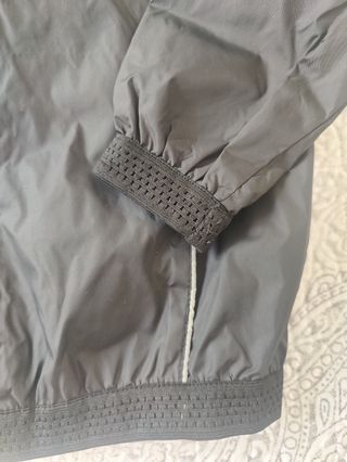 Talla 5-6 Chubasquero y sudadera niño