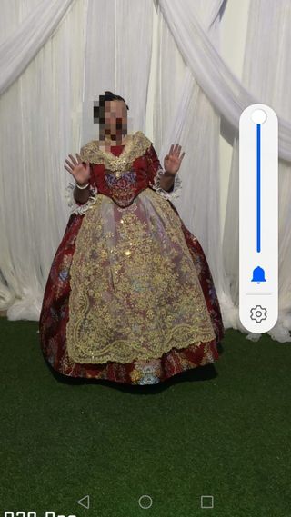 Traje Fallera: Rojo y Dorado
