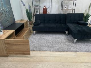 Sofá cama y mesa de tv