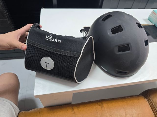 Casco bici + bolsa Btwin