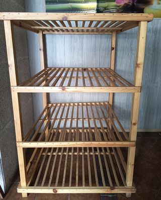 Estanteria madera para jardineras de cementerio