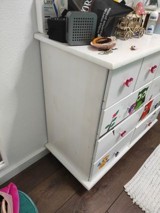 Cómoda infantil blanca de madera