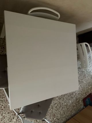 Mesa blanca Ikea + 4 sillas