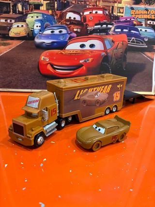 Camión y coche metal de la película Cars Lightvear