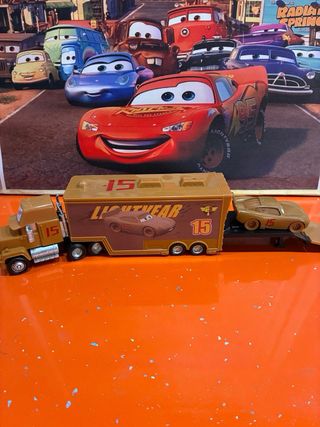 Camión y coche metal de la película Cars Lightvear