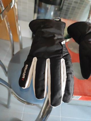 Guantes nieve UYN negros y blancos
