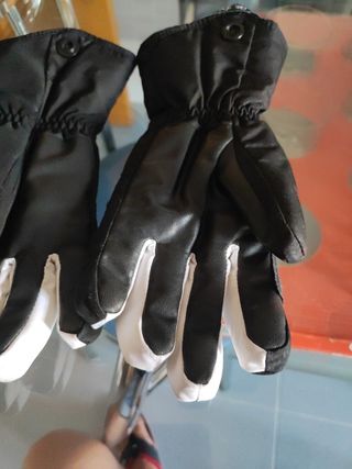 Guantes nieve UYN negros y blancos