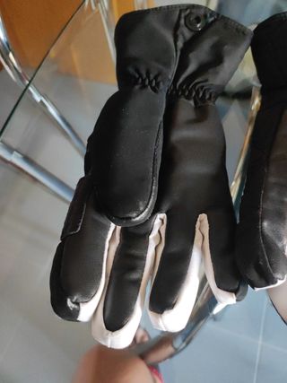 Guantes nieve UYN negros y blancos