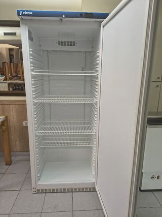 Nevera hostelería Edenox APS651L 600l.