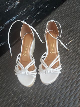 Zapatillas cuña blancas