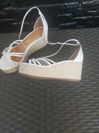 Zapatillas cuña blancas