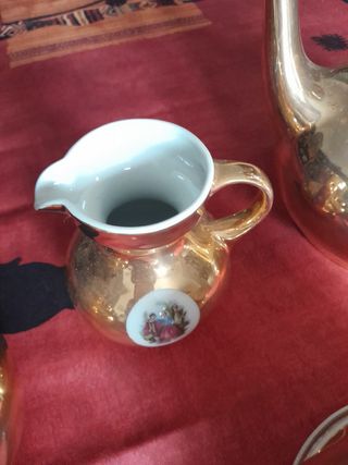 Juego café porcelana dorada