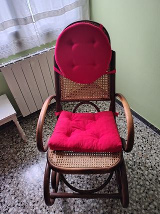 Silla mecedora madera mimbre.
