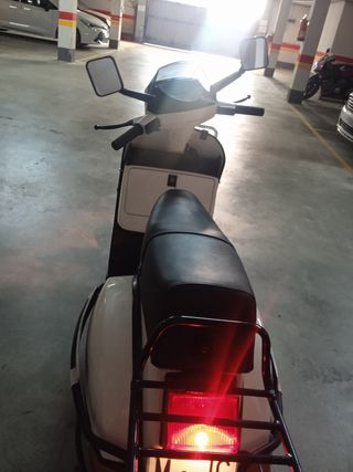Vespa TX 200 blanca