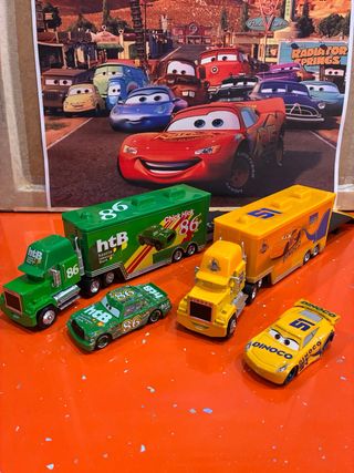 Camiones y coches de metal de la película Cars