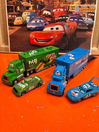 Camiones y coches de metal de la película Cars