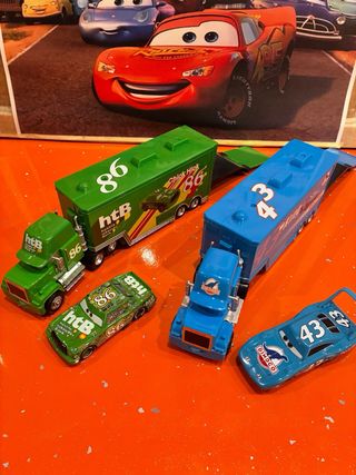 Camiones y coches de metal de la película Cars