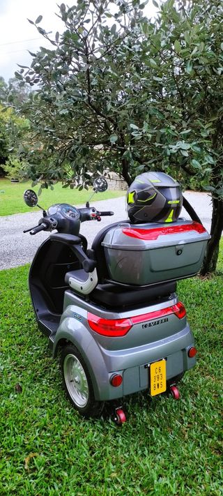 Scooter eléctrico 3 ruedas nuevo sin usar