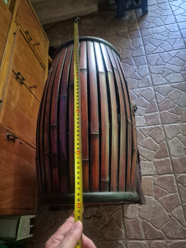 Baúl de bambú marrón