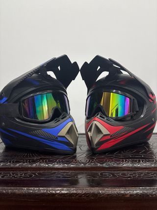 Cascos Motocross 1 rojo, 1 azul