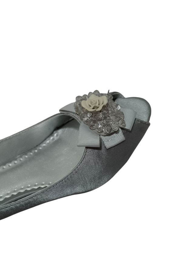 Zapatos grises de tacón