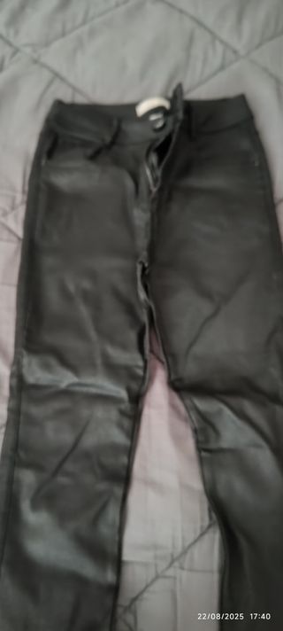 Pantalón encerado negro