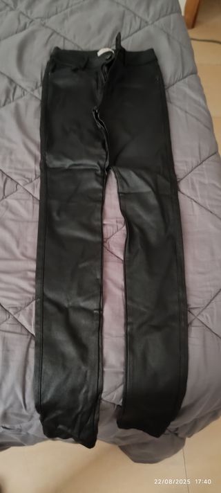 Pantalón encerado negro