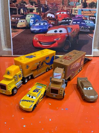 Camiones y coches de metal de la película Cars