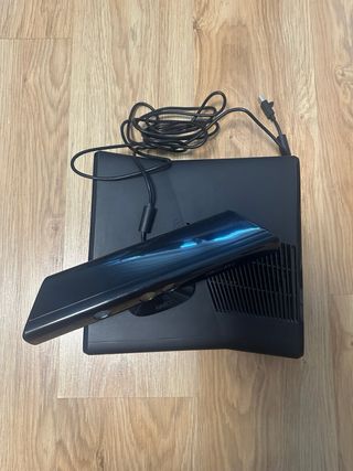 Xbox 360 negra con Kinect