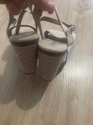 Sandalias cuña INSIDE beige 39