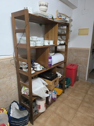 Estantería madera marrón