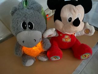 Peluches Mickey y Caballo