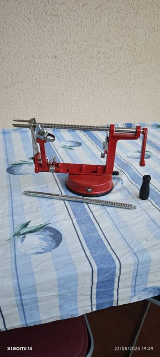 Pelador manzanas antiguo rojo