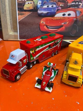 Coches y camiones de metal de la película Cars