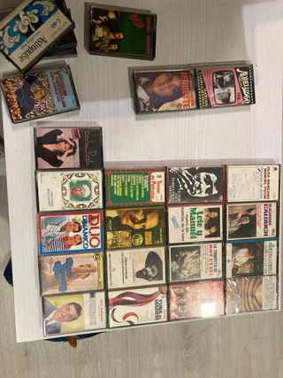 Cassettes Música 5€ la unidad. 150€ todo.