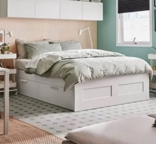 Cama IKEA blanca con cajones