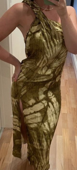 Vestido Zara asimétrico verde oliva L, nuevo.