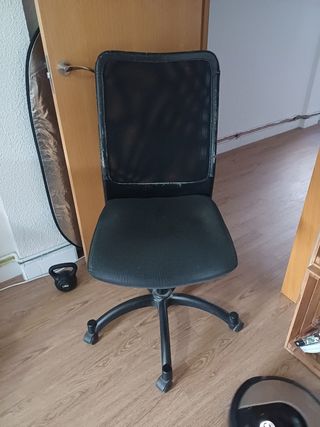Silla oficina giratoria negra