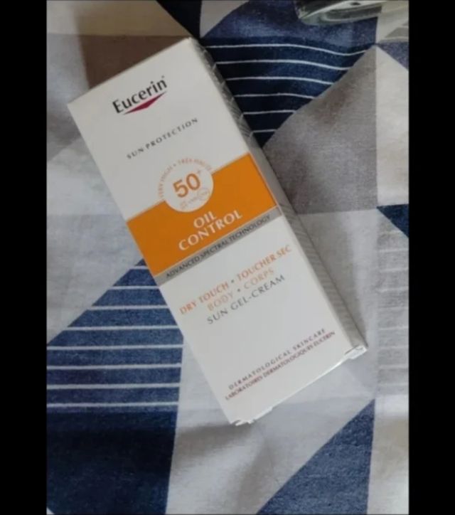 Crema gel Eucerin Oil Control SPF50+