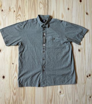 Camisa verde oliva manga corta