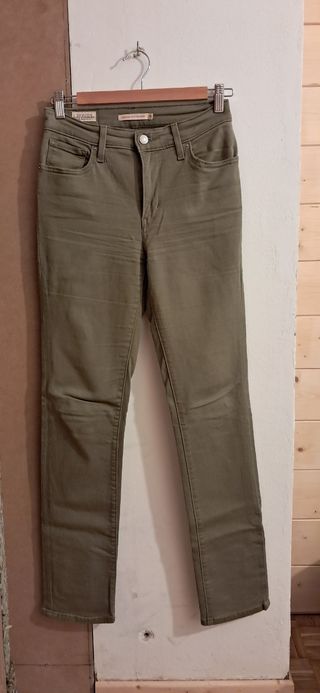 2 Pantalones Levis - Verde y Crema. 30€ los 2