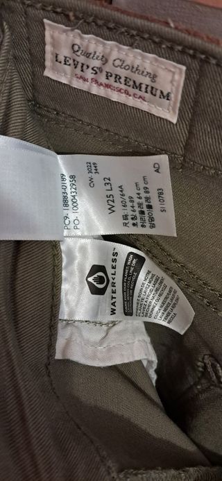 2 Pantalones Levis - Verde y Crema. 30€ los 2